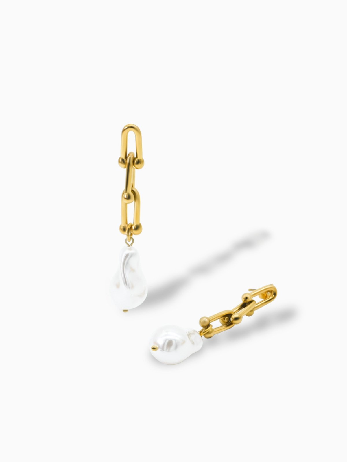 Link Pearl Earrings